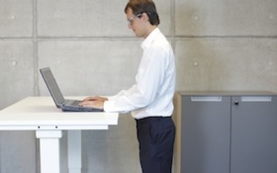 benefits of sit stand ergonomic workstations